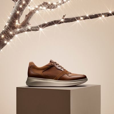 clarks mens velcro shoes
