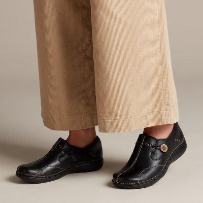 clarks unlooped shoes