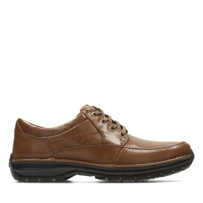 clarks brown shoes