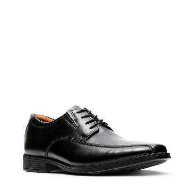 clarks men's tilden walk derbys