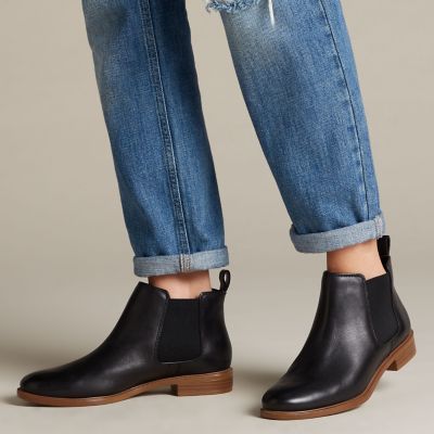 clarks halo boots