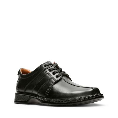 clarks touareg black