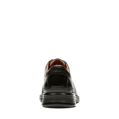 clarks touareg black