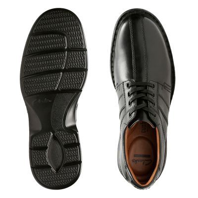 clarks touareg black