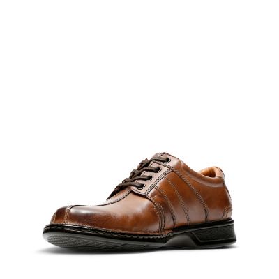 clarks touareg brown