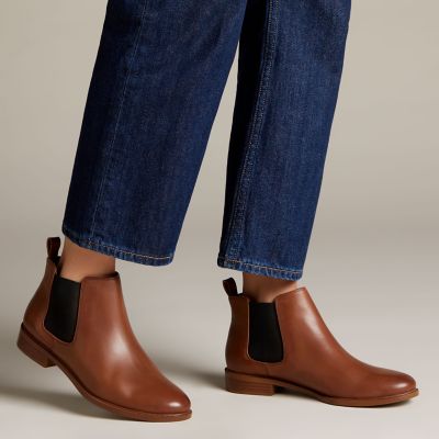 clarks tan leather chelsea boots