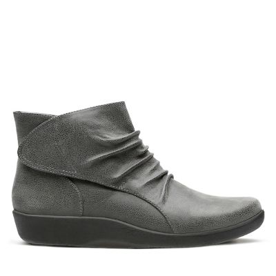 CLARKS Womens Sillian Sway Ankle Bootie 