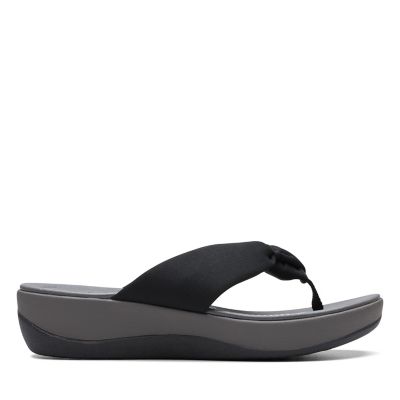 clarks black flip flops