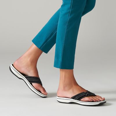 clarks women's breeze sea flip flop teal