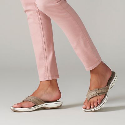 clarks breeze sea flip flops