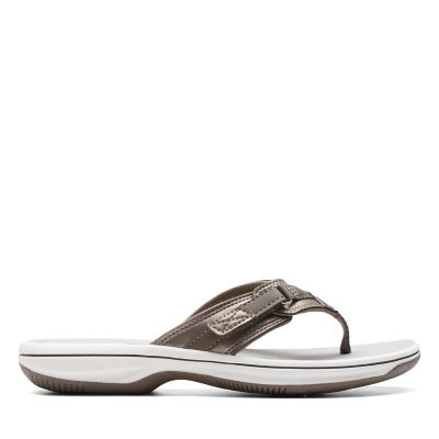 clarks black leather flip flops