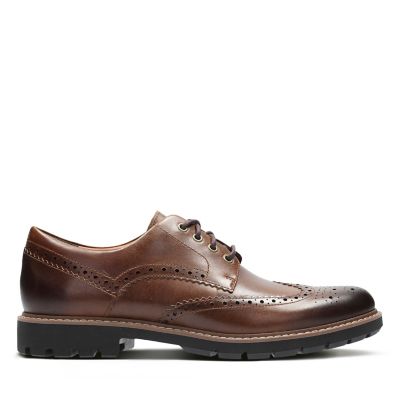 clarks batcombe wing dark tan