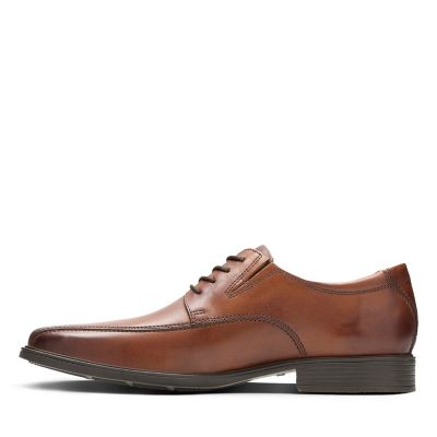 clarks tilden brown