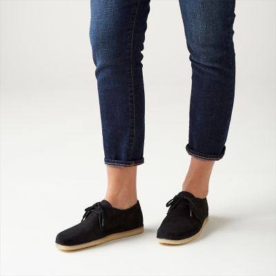 clarks vargo leather chukka boots