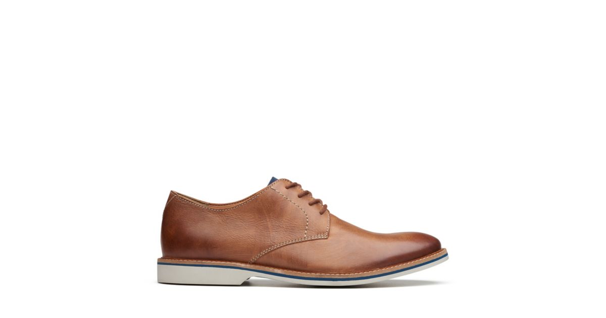 clarks atticus tan