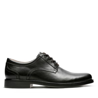 clarks extra light mens shoes