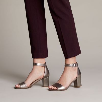 clarks deva mae sandals