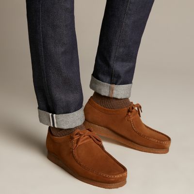 clarks wallabees on feet