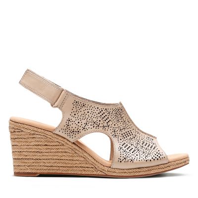 clarks women's un saffron walking sandal
