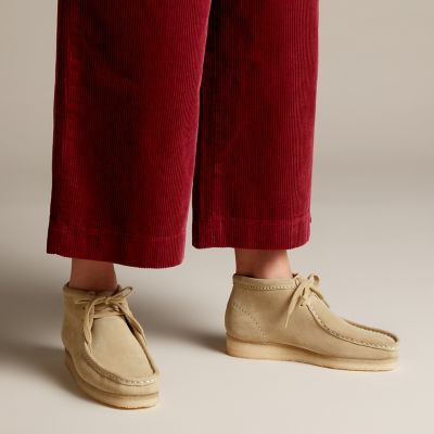 clarks wallabee beige