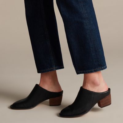 clarks spiced isla black