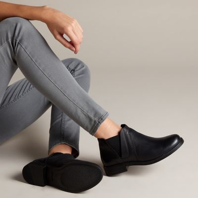 clarks demi beat black suede