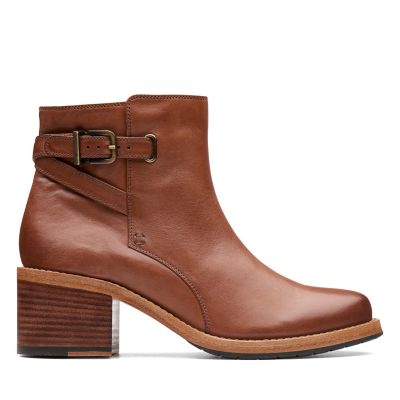 clarks tan boots womens