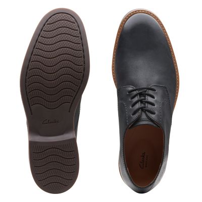 clarks atticus black