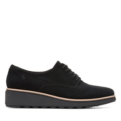 clarks women's lace up shoes black