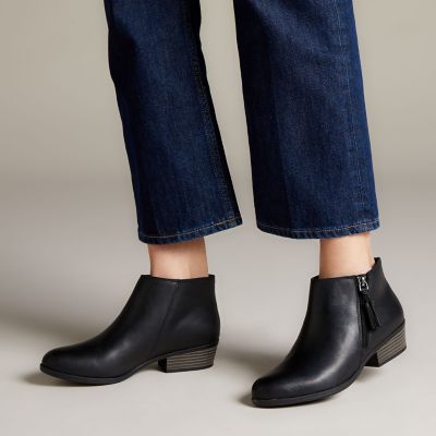 clarks addiy boots
