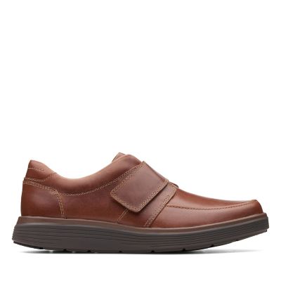 clarks tan shoes