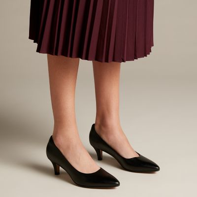 clarks black leather pumps