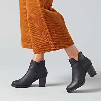 clarks flat booties