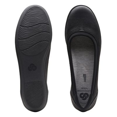 clarks ayla low black