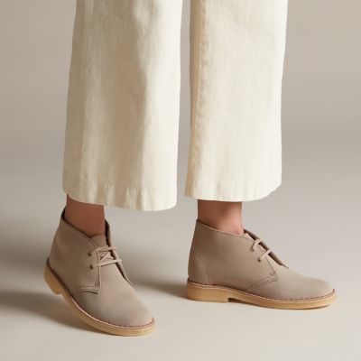 beige clarks desert boots