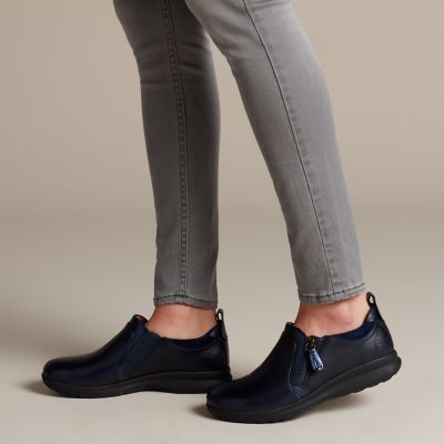 clarks un adorn zip women's slip on