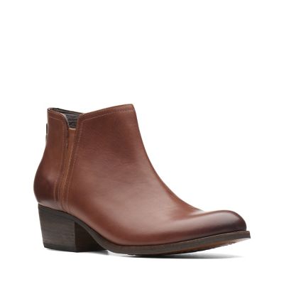 clarks women's maypearl ramie ankle bootie