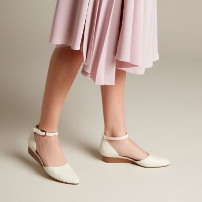 kids clarks wallabees