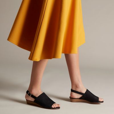 clarks sandals for bunions