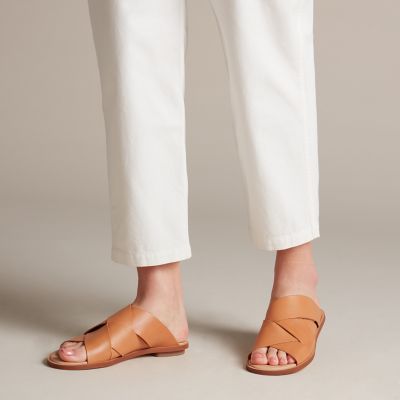 mens clarks wallabee