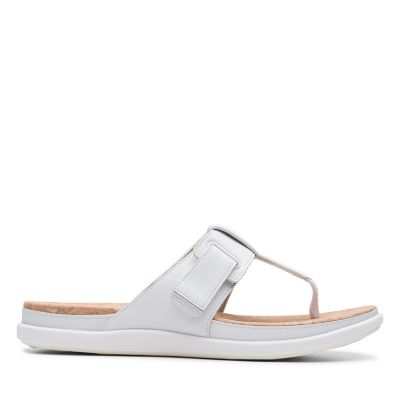 clarks women's white flip flops