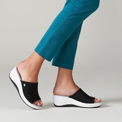 clarks women's cloudsteppers step cali bay slide sandals