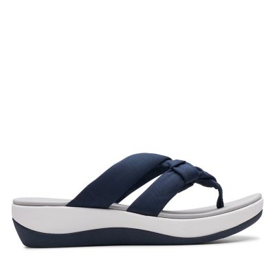 clarks navy flip flops