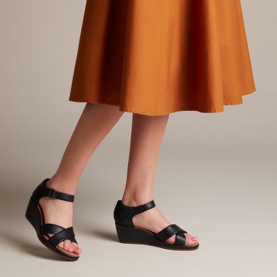 clarks manilla bonita sandals black