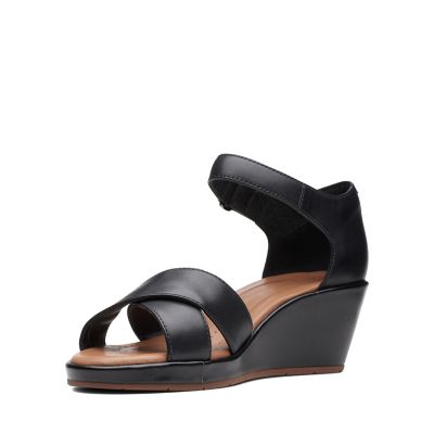 un plaza cross clarks