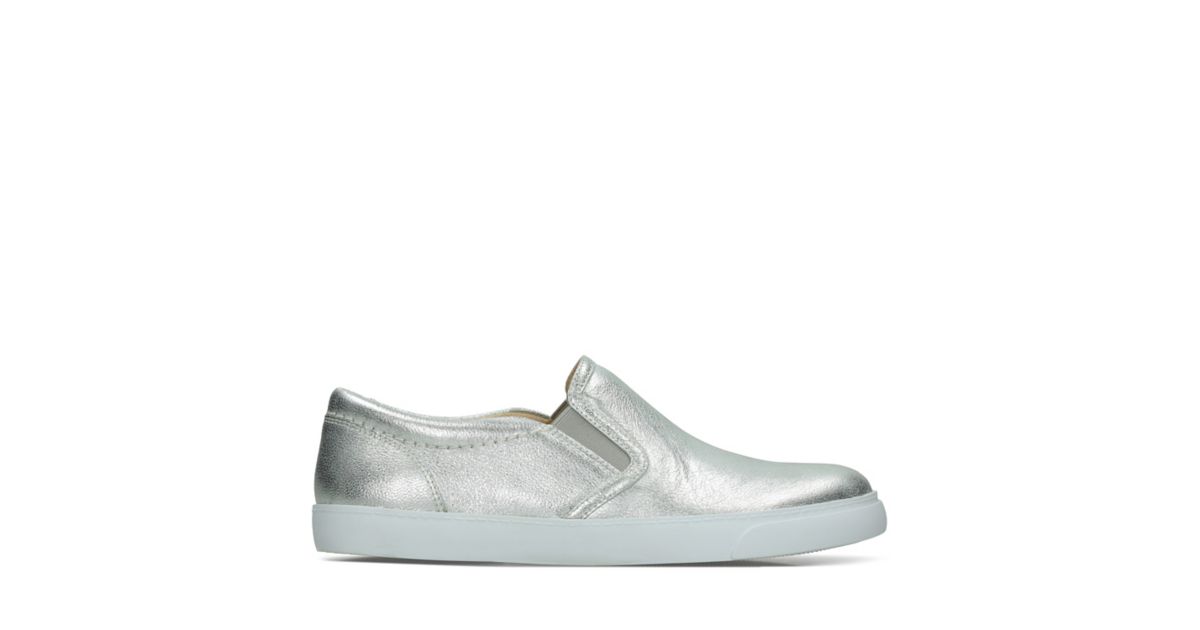 clarks silver glove puppet
