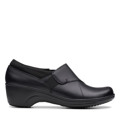 clarks women's slip resistant shoes