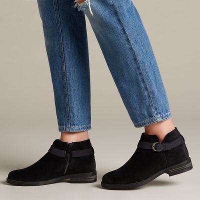 clarks un adorn lace black