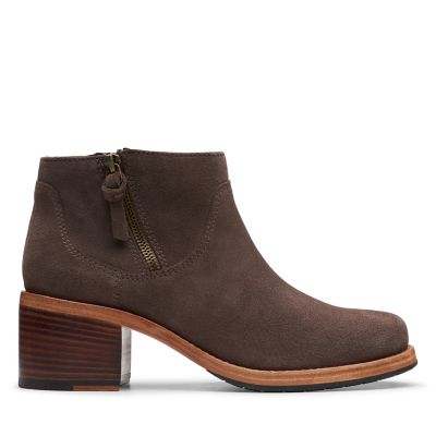 clarks low heel ankle boots