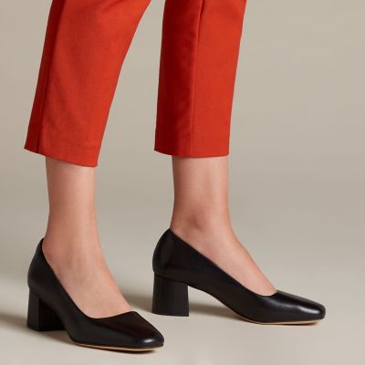 shoes to wear in the water at the beach